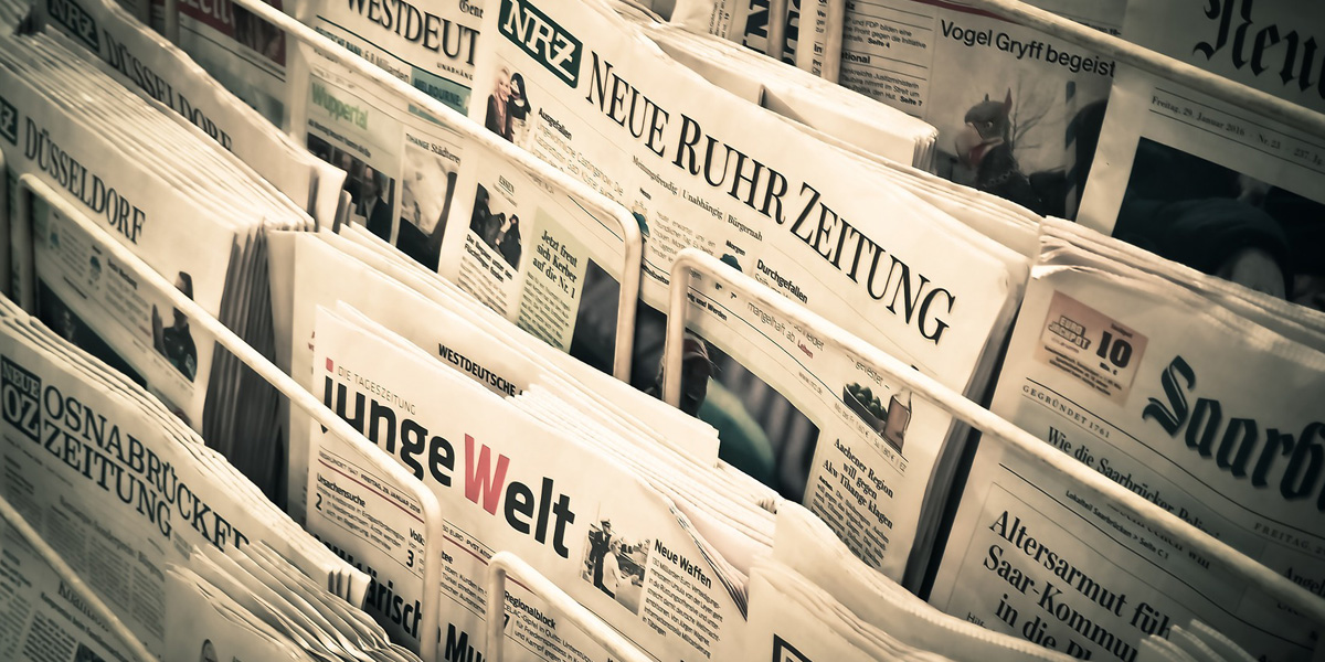 Mehrere Zeitungen verschiedener Verlage 