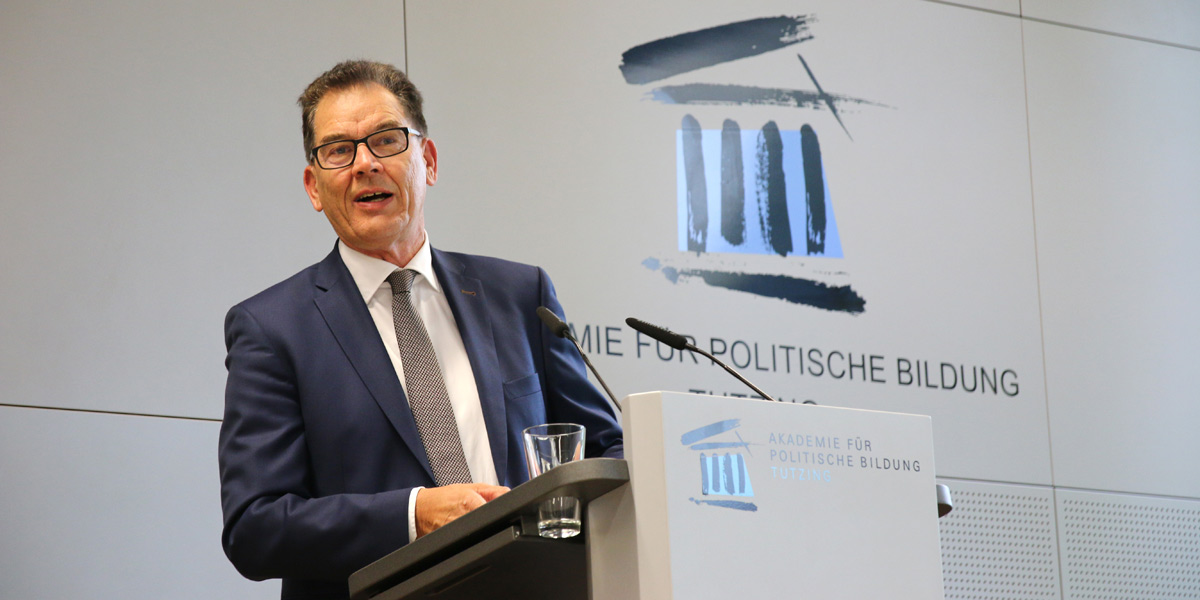 Gerd Müller Bundesminister Wirtschaftliche Zusammenarbeit und Entwicklung Tutzing