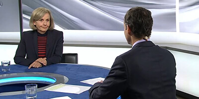 Akademiedirektorin Ursula Münch im Studio von alpha-demokratie
