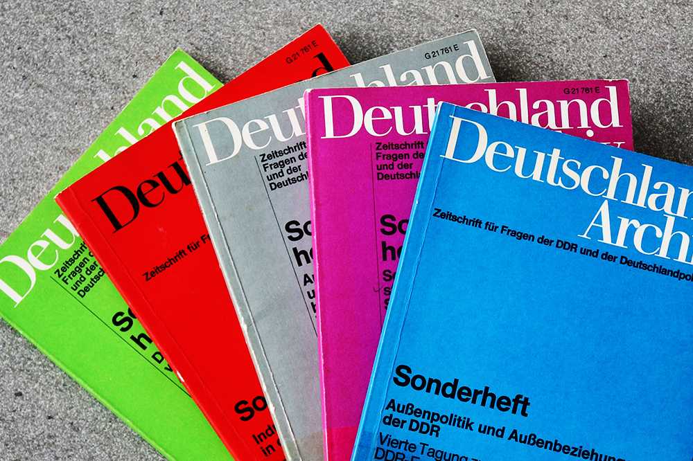 Fünf Publikationen aus den "Tagungen zum Stand der DDR-Forschung in der Bundesrepublik Deutschland" liegen wie ein Fächer übereinander.